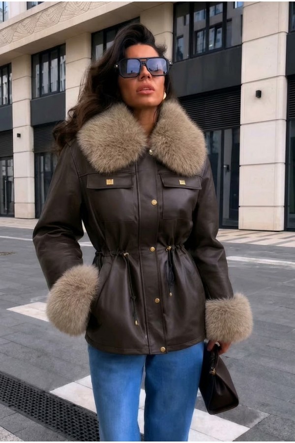 ΜΠΟΥΦΑΝ FAUX-LEATHER ME ΓΟΥΝΑ ΣΤΟ ΓΙΑΚΑ ΚΑΙ ΣΤΑ ΜΑΝΙΚΙΑ