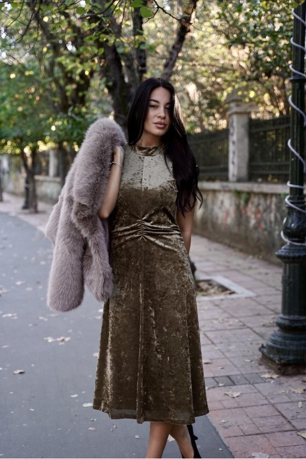 ΦΟΡΕΜΑ MIDI VELVET ΜΕ ΣΟΥΡΕΣ ΣΤΗΝ ΜΕΣΗ