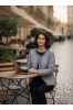 ΜΠΟΥΦΑΝ ΕΛΑΦΡΥ ΜΕ ΠΕΡΛΕΣ ΣΤΗΝ ΤΡΕΣΑ