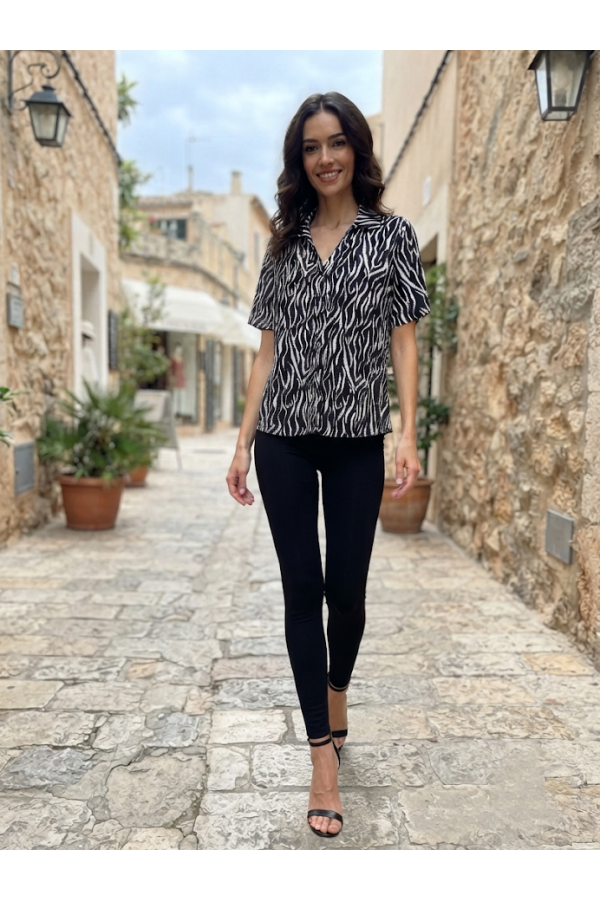 ΜΠΛΟΥΖΑ ΜΕ ΓΙΑΚΑ ΚΑΙ ΔΙΑΚΟΣΜΗΤΙΚΑ ΚΟΥΜΠΙΑ