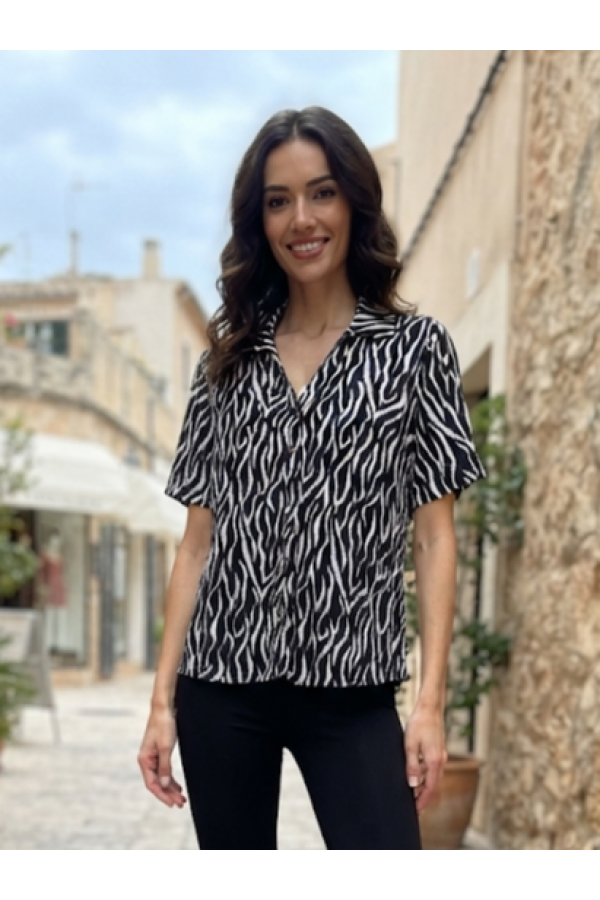 ΜΠΛΟΥΖΑ ΜΕ ΓΙΑΚΑ ΚΑΙ ΔΙΑΚΟΣΜΗΤΙΚΑ ΚΟΥΜΠΙΑ