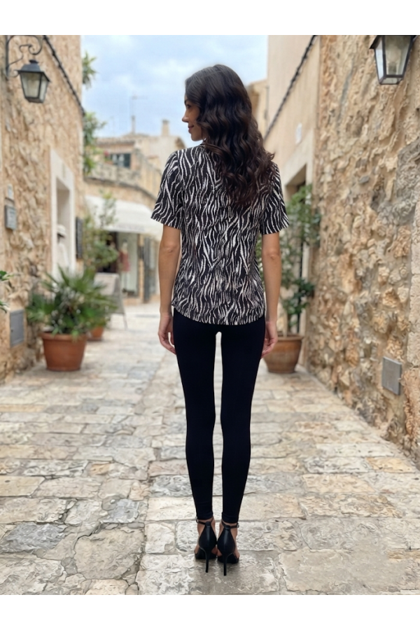 ΜΠΛΟΥΖΑ ΜΕ ΓΙΑΚΑ ΚΑΙ ΔΙΑΚΟΣΜΗΤΙΚΑ ΚΟΥΜΠΙΑ